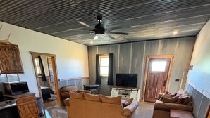 A spacious living area with a large sofa, a television, and a ceiling fan. - Perfect 2-bedroom apartment in wonderful Wyarno for your stay (Wyarno)