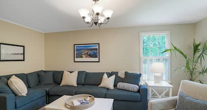 Spacious 5BR Farmhouse Retreat on Martha’s Vineyard