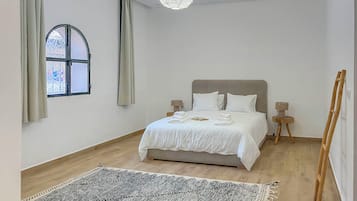 3 bedrooms, iron/ironing board, free WiFi, wheelchair access