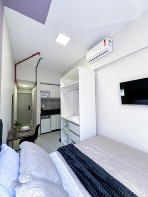 Desk, laptop workspace, free WiFi, bed sheets - Covivere - Humaitá - RJ (Rio de Janeiro)