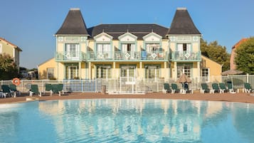Appartement | Zwembad | Een buitenzwembad en een verwarmd zwembad
