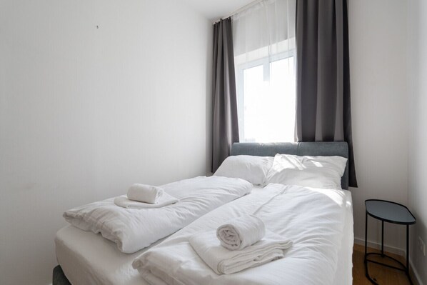 WiFi, bed sheets
