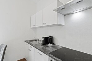Fridge, microwave, oven, stovetop - defaultName (Donawitz)