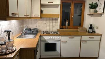 Kühlschrank, Herdplatte, Geschirrspüler