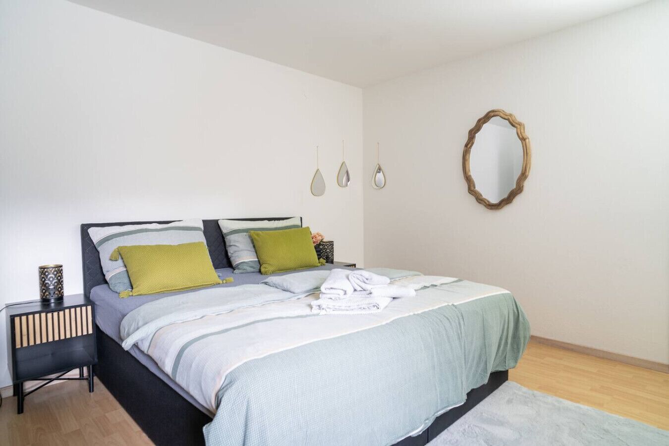 Iron/ironing board, WiFi, bed sheets