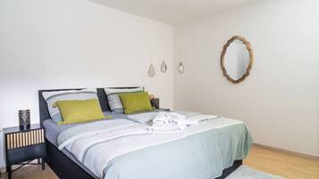 Iron/ironing board, WiFi, bed sheets