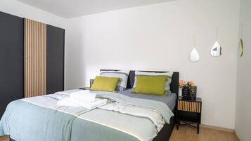 2 bedrooms, iron/ironing board, WiFi, bed sheets