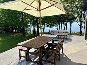 Outdoor dining - Sunset View Retreat on Lake Champlain (Alburgh)