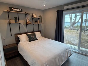 Room - Sunset View Retreat on Lake Champlain (Alburgh)
