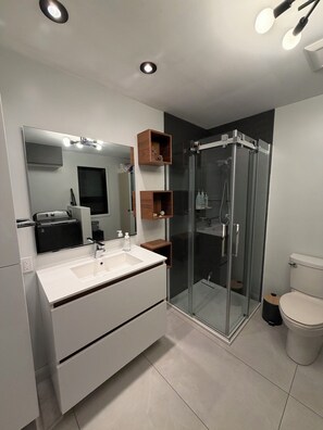 Bathroom - Sunset View Retreat on Lake Champlain (Alburgh)