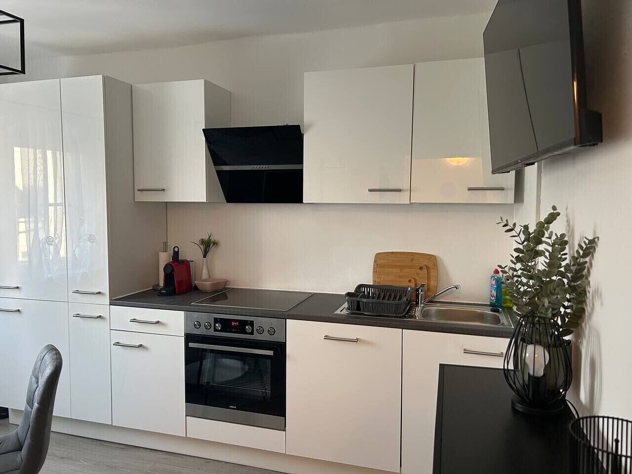 Kühlschrank, Mikrowelle, Ofen, Herdplatte