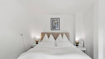 Iron/ironing board, WiFi, bed sheets