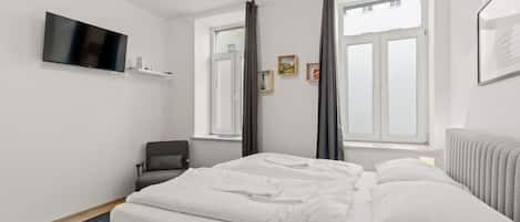 Iron/ironing board, WiFi, bed sheets