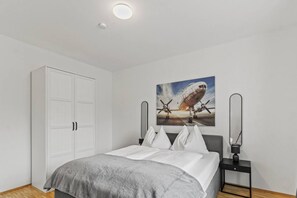 Desk, iron/ironing board, WiFi, bed sheets - FarawayHomes Studio Krieglach #3 (Sommer)