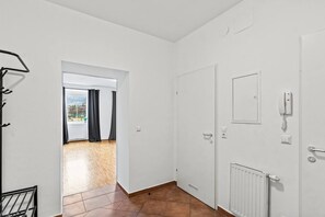 Interior - FarawayHomes Studio Krieglach #3 (Sommer)