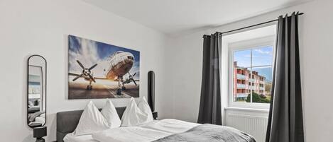 Desk, iron/ironing board, WiFi, bed sheets
