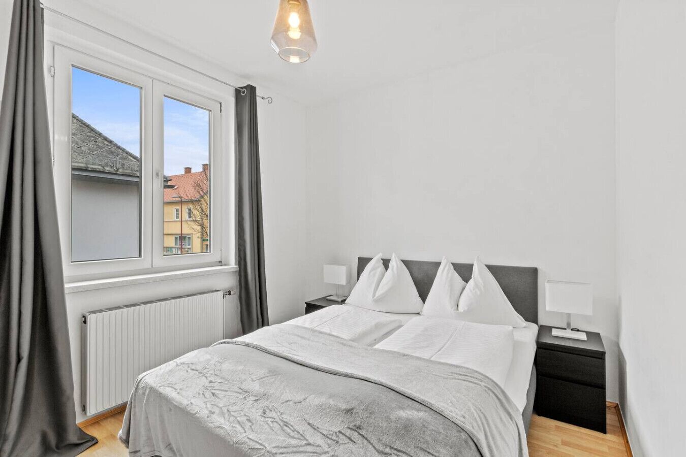 Desk, iron/ironing board, WiFi, bed sheets