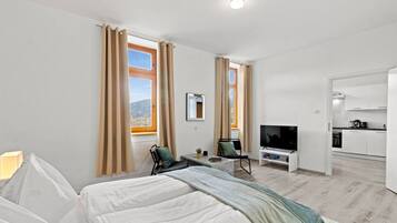 Desk, iron/ironing board, WiFi, bed sheets