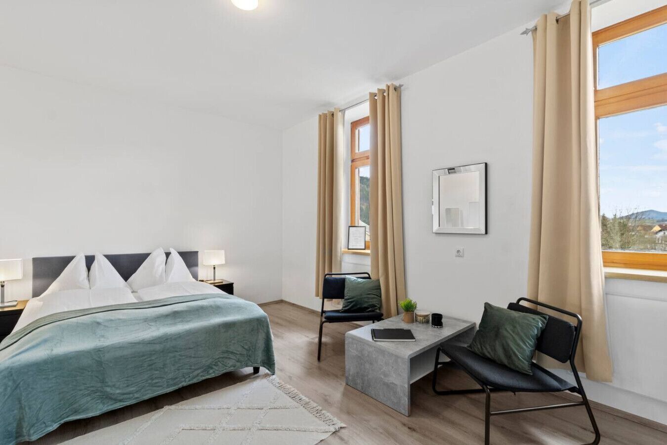 Desk, iron/ironing board, WiFi, bed sheets