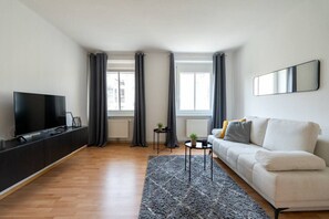 TV - FarawayHomes Studio Leoben #A10 (Leitendorf)