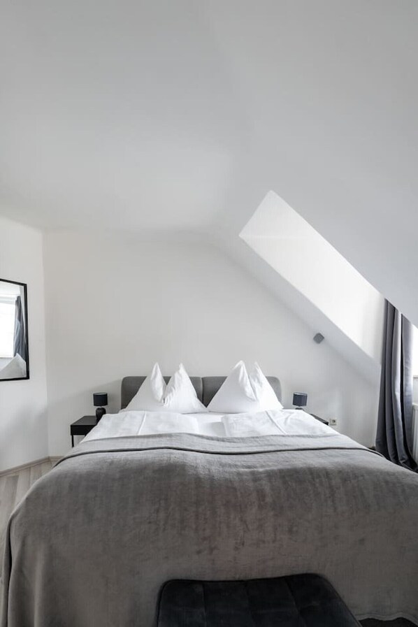 Iron/ironing board, WiFi, bed sheets