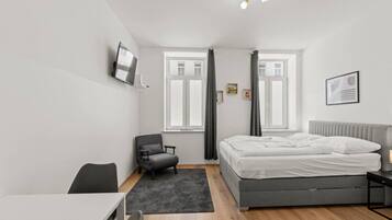 Iron/ironing board, WiFi, bed sheets