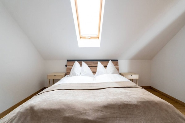 Desk, iron/ironing board, travel cot, WiFi