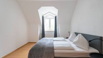 Desk, iron/ironing board, WiFi, bed sheets