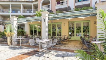 Apartment | Outdoor dining