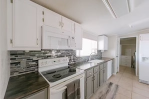 Coffee/tea maker, fridge, microwave, oven - Spacious 4-bedroom Havasu Home with RV, Boat Parking & Jacuzzi (Lake Havasu City)