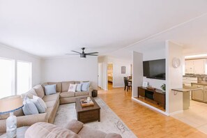 Smart TV - Spacious 4-bedroom Havasu Home with RV, Boat Parking & Jacuzzi (Lake Havasu City)