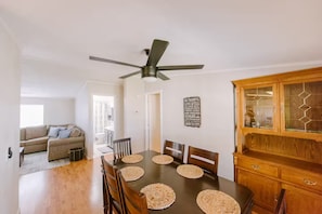 Dining - Spacious 4-bedroom Havasu Home with RV, Boat Parking & Jacuzzi (Lake Havasu City)