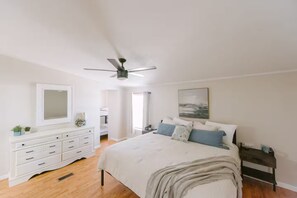 4 bedrooms, iron/ironing board, free WiFi, bed sheets - Spacious 4-bedroom Havasu Home with RV, Boat Parking & Jacuzzi (Lake Havasu City)