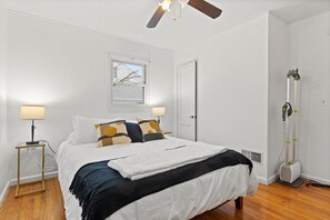 Room - Perfect 2-bedroom house in Rochester walking distance to UofR and hospitals (Rochester)