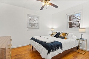 Room - Perfect 2-bedroom house in Rochester walking distance to UofR and hospitals (Rochester)