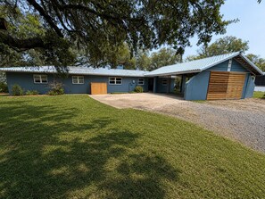Exterior - Modern Lakefront Getaway ,Family Friendly & Relaxing (Keystone Heights)