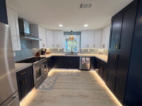 Modern Lakefront Getaway ,Family Friendly & Relaxing