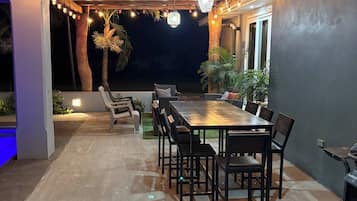 Bungalow, 2 soverom, privat basseng | Utendørsservering