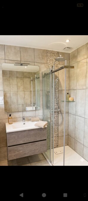 Bathroom - Vrbo Property (Montigny-en-Morvan)