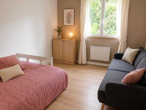 Room - Vrbo Property (Montigny-en-Morvan)