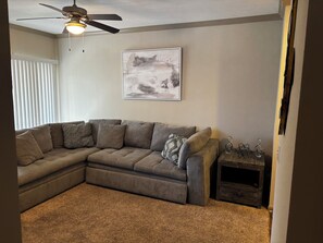 Smart TV - 2-bedroom apartment in charming Houston with AC and fitness room (Houston)