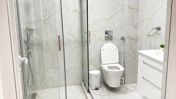 Apartemen, pemandangan kebun | Kamar mandi | Handuk