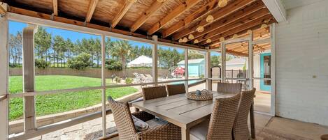 Outdoor dining