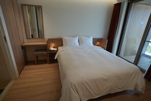 Superior Double Room, Ocean View | In-room safe, desk, blackout drapes, free WiFi - Cliffbeach Resort&Pool Villa (Yangyang)