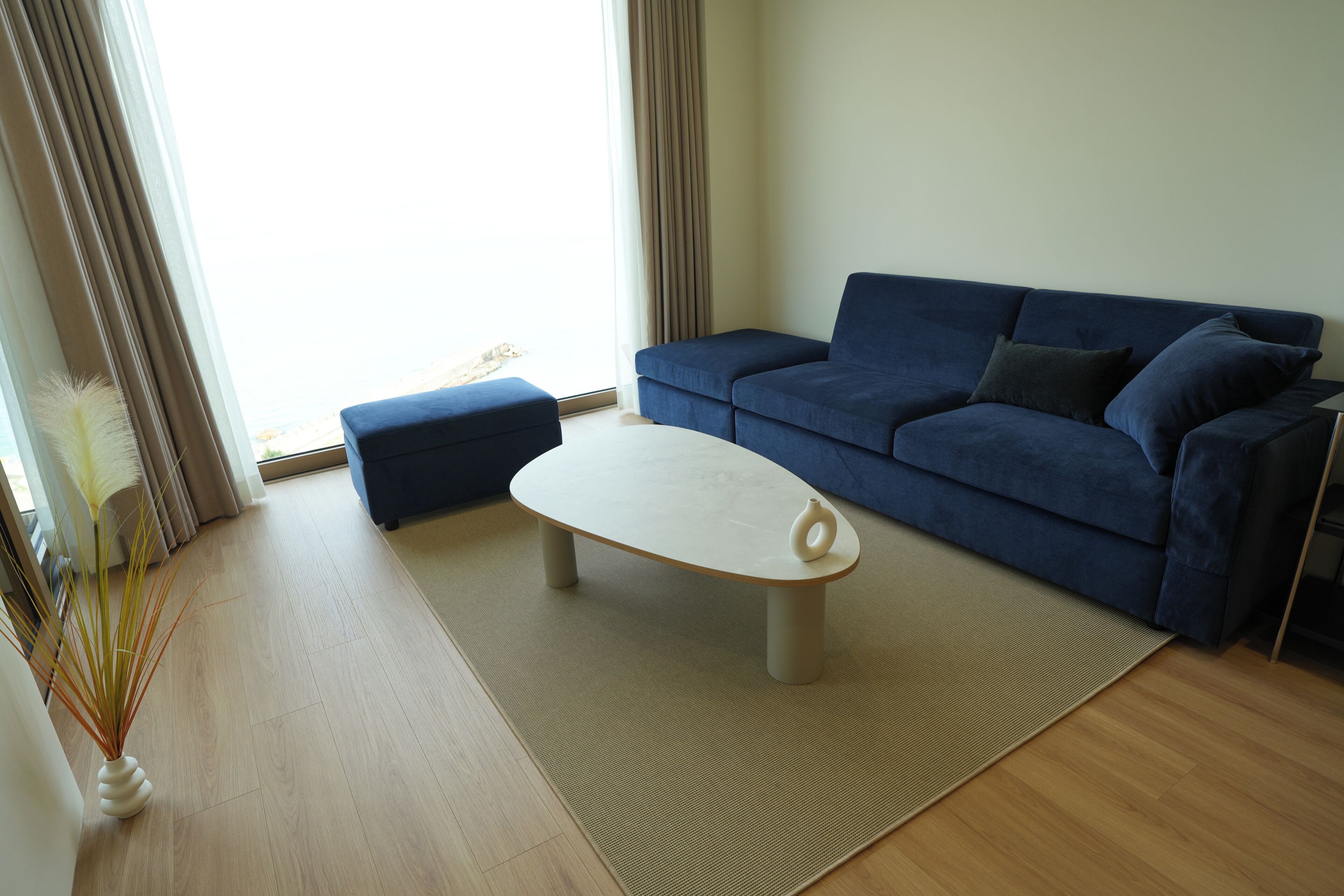 Ocean Superior Ondol Double (1 King Bed, 2 Bedding) | Living area