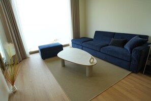 Ocean Superior Ondol Double (1 King Bed, 2 Bedding) | Living area - Cliffbeach Resort&Pool Villa (Yangyang)