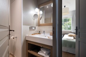 A bathroom with a sink, mirror, and towel rack. - Aesthetic Normandy House for 6 With Pool (Houlgate)