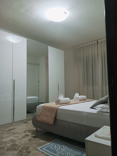 Aaron Guest House perfect for experiencing the city with comfort, style and convenience.
