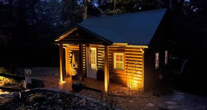 Charming 1 Bedroom cabin with sofa sleeper on 16 Acres, Quite and peacefuL