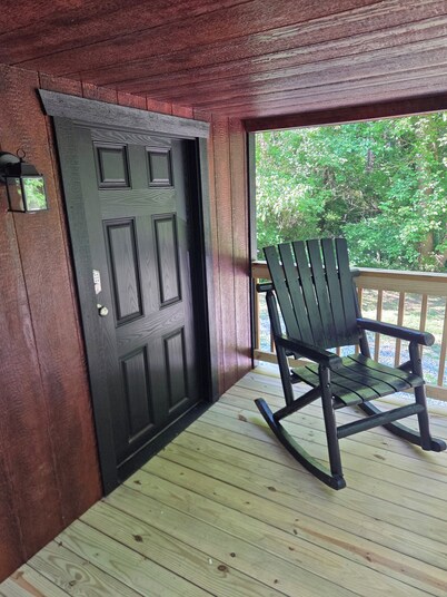 Enchanting 1-bedroom off grid cabin surrounded by Wayne National Forest.
